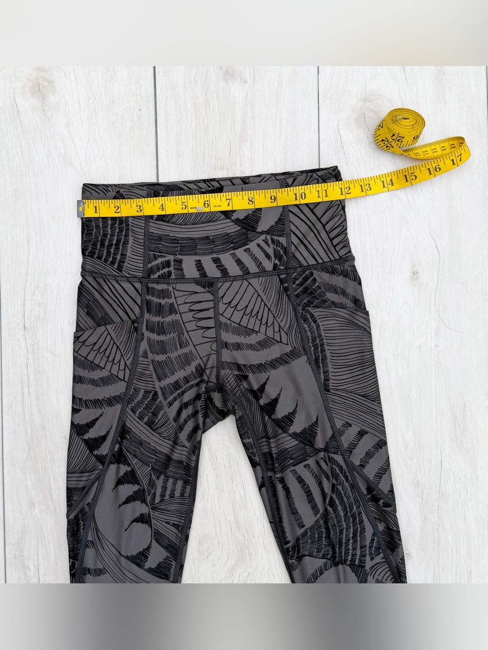 Athleta Salutation Stash II Printed 7/8 Tight XS Black Charcoal Tropical Palm - Picture 6 of 11